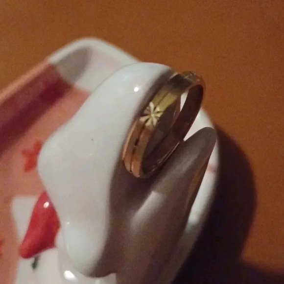 New yellow tone wedding band - Picture 6 of 7